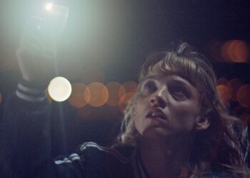 Την Ίδια Ώρα, στη Γη