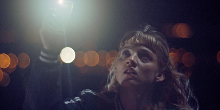 Την Ίδια Ώρα, στη Γη