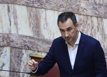 Επιστολή Χαρίτση σε Κακλαμάνη: «Να αποκαταστήσετε την τρωθείσα συνταγματική τάξη και την κοινοβουλευτική νομιμότητα»