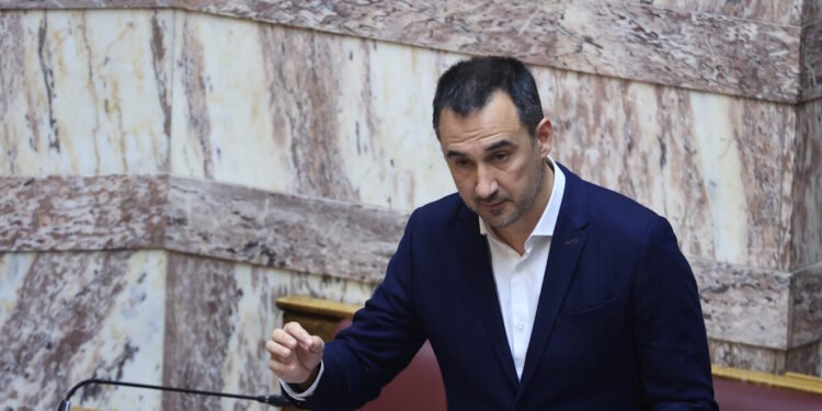 Επιστολή Χαρίτση σε Κακλαμάνη: «Να αποκαταστήσετε την τρωθείσα συνταγματική τάξη και την κοινοβουλευτική νομιμότητα»