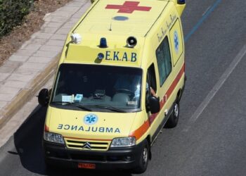 Αγρίνιο: Σοβαρό τροχαίο στην περιμετρική – Στο νοσοκομείο νεαρός οδηγός