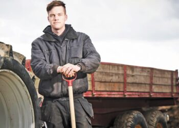 Νέοι Αγρότες: Τι πρέπει να προσέξουν – Χωράφια στο όνομά τους και ώρες εργασίας εκτός γεωργίας