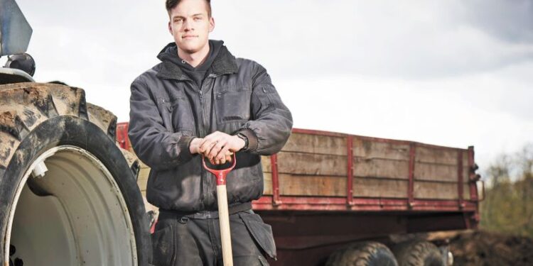 Νέοι Αγρότες: Τι πρέπει να προσέξουν – Χωράφια στο όνομά τους και ώρες εργασίας εκτός γεωργίας