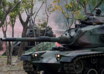 Ποια εναι η «σιωπηρή» συμφωνία ΗΠΑ – ΕΕ για την αγορά αμερικανικών όπλων από τους Ευρωπαίους