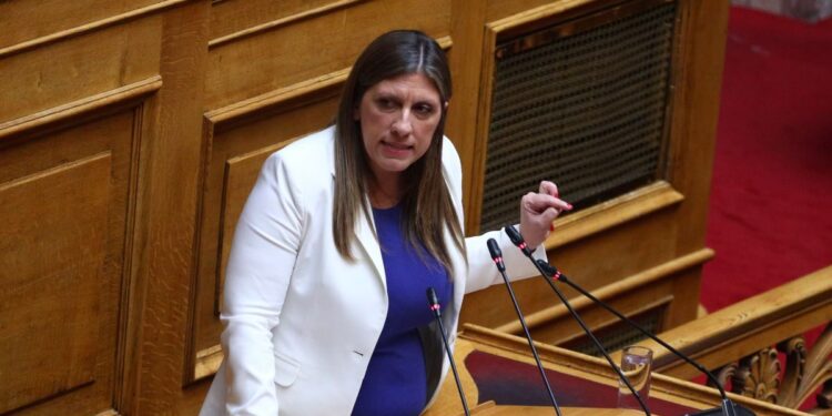 Η Ζωή Κωνσταντοπούλου υπερασπίστηκε τον Καραναστάση «λούζοντας» τον Λαζαρίδη: «Γυμνοσάλιαγκα, λέσι, υποκείμενο»