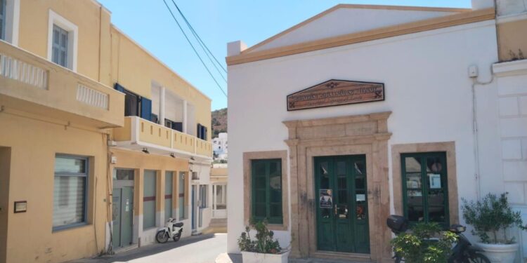 Λέρος: Η δημοτική βιβλιοθήκη του νησιού, ένας ζωντανός θησαυρός πολιτισμού και γνώσης