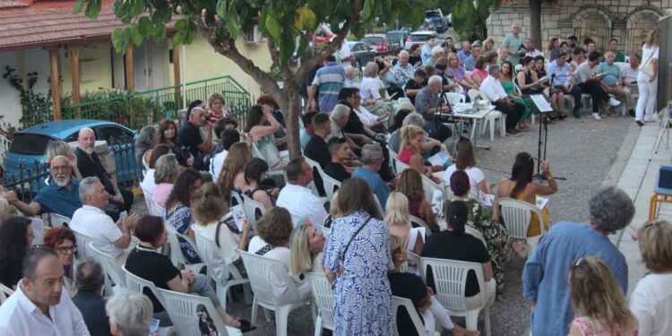 Αμφιλοχία: Με πολύ μεγάλη συμμετοχή εγκαινιάστηκε η «1η Αμφιλοχιώτικη Εικαστική Έκθεση – Αιτωλoακαρνάνες Καλλιτέχνες» (φωτο & video)