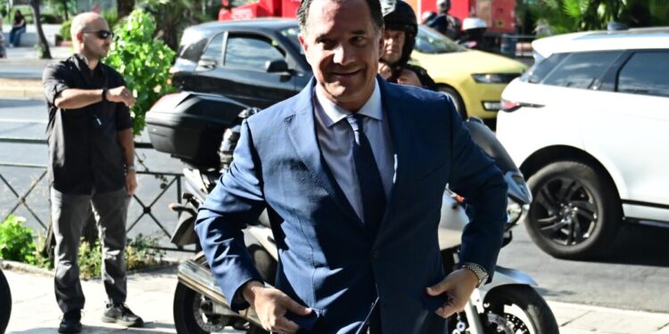 Ο Άδωνις Γεωργιάδης στα εγκαίνια της Ογκολογικής Μονάδας στο Νοσοκομείο Σύρου – Οι αποδοκιμασίες και η απάντηση του Υπουργού