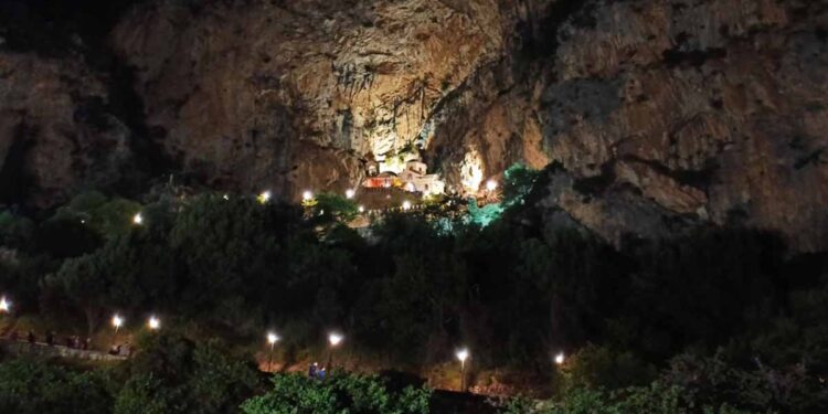 Αγρυπνία στην Ιερά Μονή Αγίας Ελεούσης Κλεισούρας στις 22/23 Αυγούστου