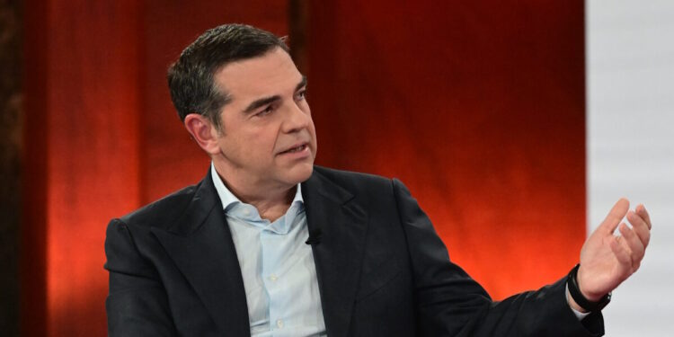 Αλέξης Τσίπρας στη Le Monde: 7 χρόνια μετά την Ιθάκη της ελληνικής κρίσης ήρθε η ώρα να πω την αλήθεια μου