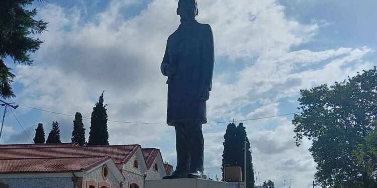 Επανατοποθετήθηκε ο ανδριάντας του Χαρίλαου Τρικούπη στο Μεσολόγγι