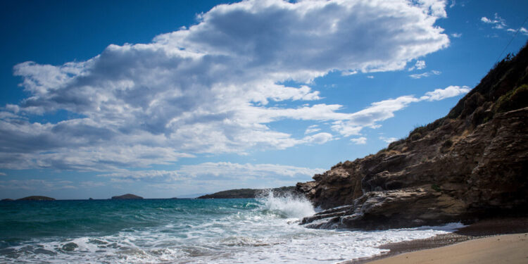 Η Άνδρος στην κορυφή των «μυστικών» ελληνικών νησιών για τους Ευρωπαίους τουρίστες – Τι δείχνει έρευνα