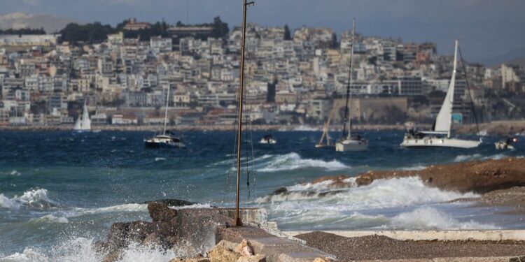 Καιρός: Ξεκινά τετραήμερο με ανέμους έως 8 μποφόρ και υψηλό κίνδυνο για εκδήλωση φωτιάς – Η πρόγνωση των επόμενων ημερών