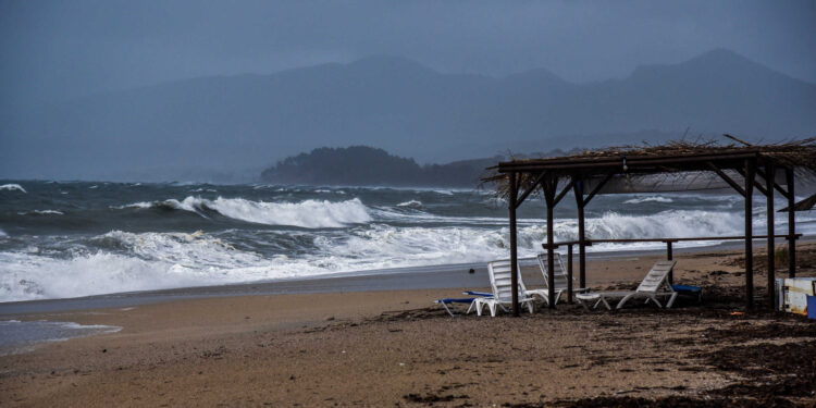Καιρός αύριο: Στους 34 βαθμούς η θερμοκρασία – Τοπικές βροχές στα ηπειρωτικά