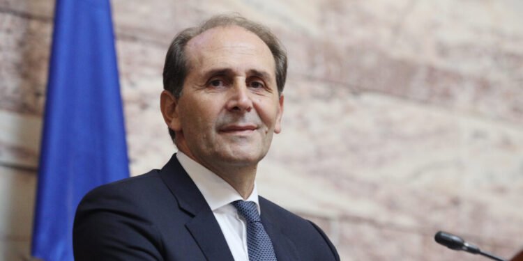 Απόστολος Βεσυρόπουλος: Ποιος ήταν ο επιτυχημένος οικονομολόγος που «έφυγε» από ανακοπή – Η ζωή του «γαλάζιου» πολιτικού