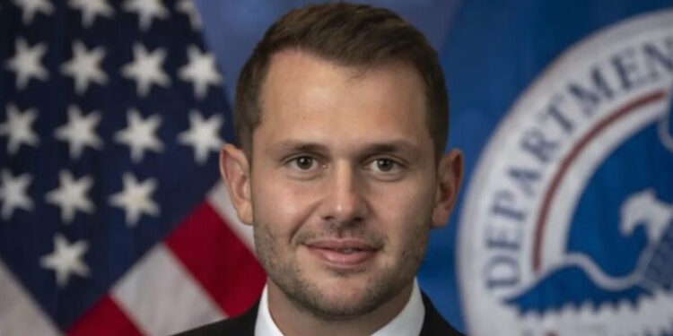 Άρης Κουρκουμέλης: Ο Έλληνας βοηθός υφυπουργού Εσωτερικής Ασφαλείας των ΗΠΑ παντρεύτηκε στην Κεφαλονιά