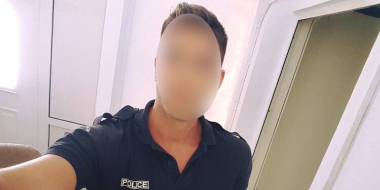 Φίλος του πρώην αστυνομικού προσπάθησε να «ξεφορτωθεί» τα ναρκωτικά – Πώς παγιδεύτηκε ο TikToker