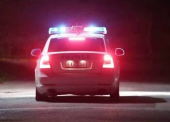 Αγρίνιο: Πέταξαν τα ναρκωτικά στον δρόμο για να ξεφύγουν