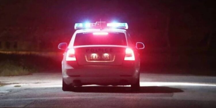 Αγρίνιο: Πέταξαν τα ναρκωτικά στον δρόμο για να ξεφύγουν