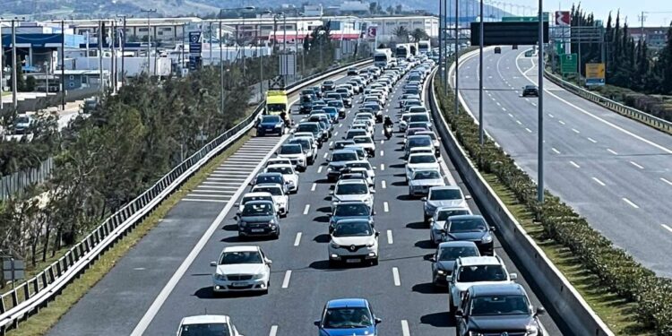 Τροχαίο στην Αττική Οδό: Καραμπόλα 4 αυτοκινήτων στην έξοδο προς Ελευσίνα – Κλειστή η αριστερή λωρίδα