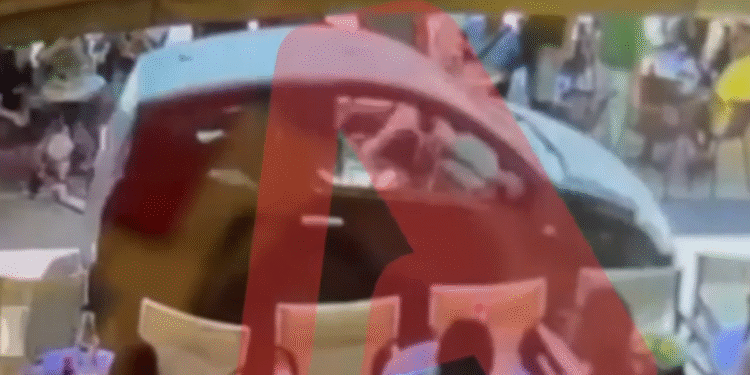 Χανιά: Μεθυσμένη 39χρονη οδηγός ανέβηκε σε πεζόδρομο και παρέσυρε τραπέζια