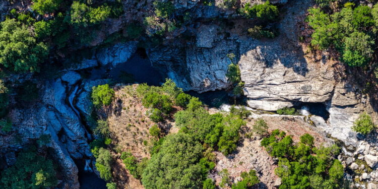 Κέρκυρα: Σε εξέλιξη επιχείρηση διάσωσης τουρίστα στην Παλαιοκαστρίτσα