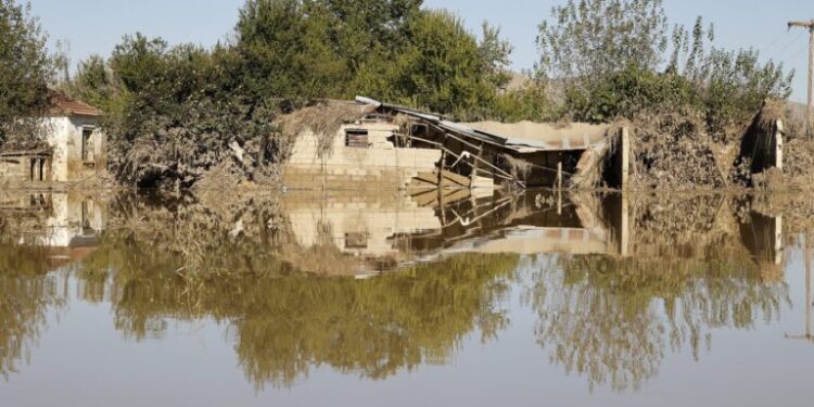 Έκτακτους ελέγχους σε αγρότες που αποζημιώθηκαν για τις καταστροφές του 2023 δρομολογεί το ΥΠΑΑΤ