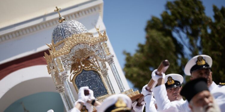 Εορτολόγιο: Κοίμηση της Θεοτόκου – Ποιοι γιορτάζουν σήμερα 15 Αυγούστου 2025