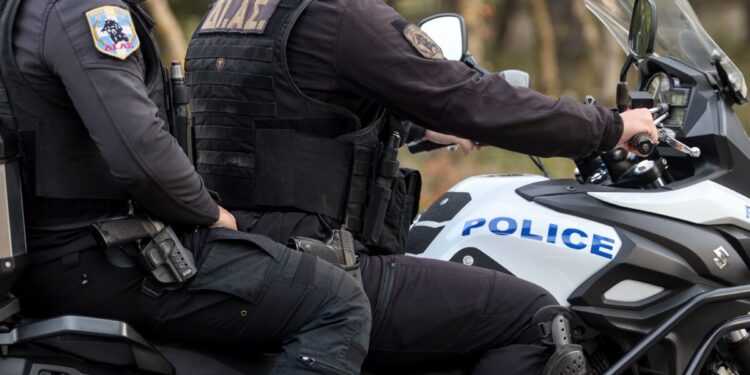 2 συλλήψεις σε επιχείρηση του ελληνικού FBI για τη δράση της τουρκικής μαφίας στην Ελλάδα – Έφοδοι σε σπίτια στη Δυτική Αττική