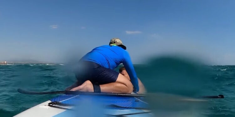 Διάσωση θρίλερ με SUP στη Θεσσαλονίκη: Πατέρας παρασύρθηκε προσπαθώντας να φτάσει τα παιδιά του