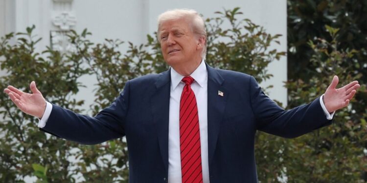 Δασμούς 100% στους ημιαγωγούς εξήγγειλε ο Ντόναλντ Τραμπ – Για ποιους προβλέπονται εξαιρέσεις 