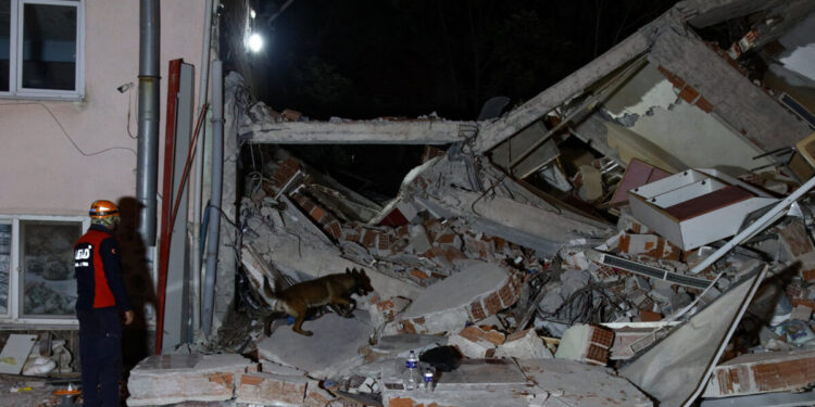 Τουρκία: Νέα βίντεο από τη στιγμή του σεισμού – Δεκάδες σπίτια κατέρρευσαν