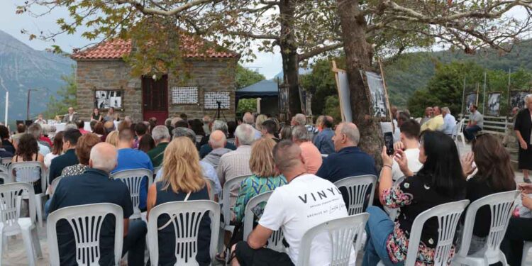 Έγιναν τα εγκαίνια έκθεσης μαυρόασπρης φωτογραφίας στην Δρομίστα Ορεινού Βάλτου (φωτο)