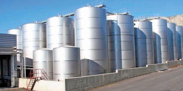 Ελαιόλαδο: Στους 444.000 τόνους εκτιμά τα τελικά αποθέματα της χρονιάς η ΕΕ