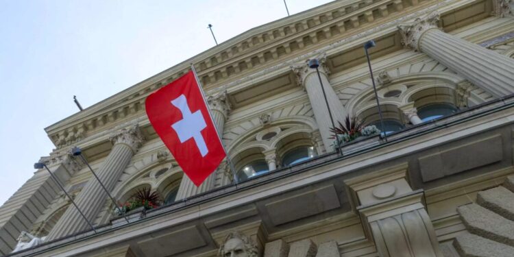 Από την ελπίδα στην απόγνωση η Ελβετία – Πώς κύλησε το καλοκαιρινό «θρίλερ» με τους αμερικανικούς δασμούς