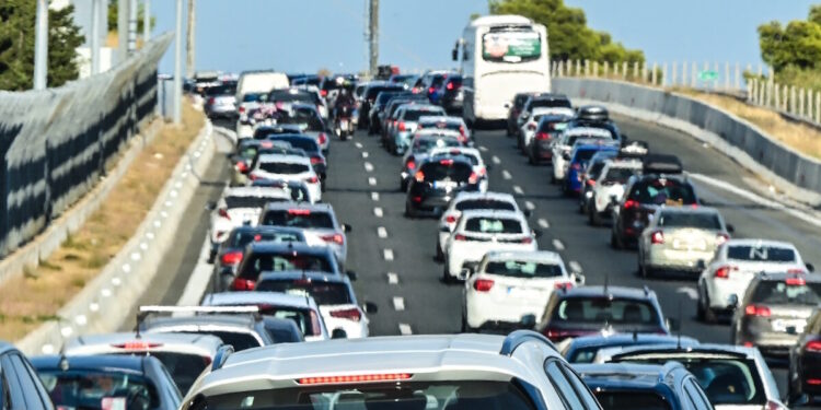 Επιστροφή αδειούχων του Αυγούστου: Αυξημένη η κίνηση στην Αθηνών – Κορίνθου, χαμηλές ταχύτητες από Κινέτα μέχρι Μέγαρα