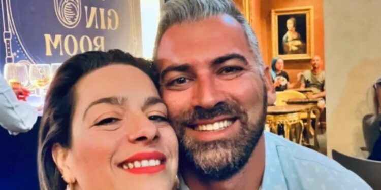 Τραγωδία στην Εύβοια: Θρήνος στο «τελευταίο αντίο» για το ζευγάρι που ξεψύχησε στην άσφαλτο