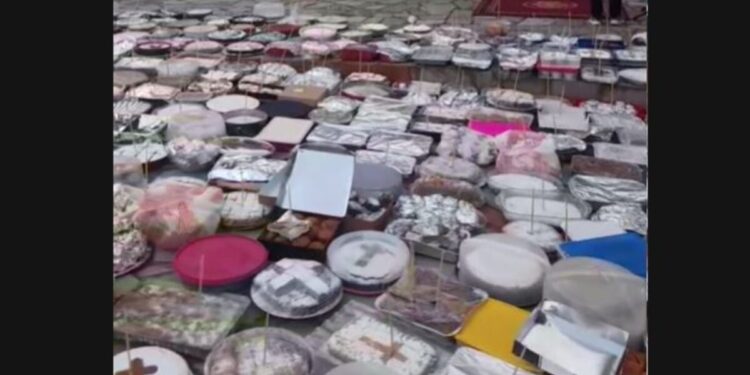 Κιλκίς: «Πλημμύρισε» από φανουρόπιτες εκκλησία – Δείτε το viral βίντεο