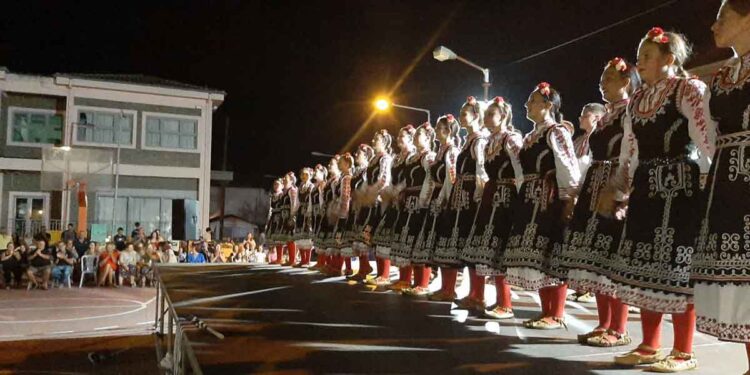 Εντυπωσίασε το Διεθνές Φεστιβάλ Παραδοσιακών Χορών στο Μενίδι Αμφιλοχίας (φωτο & video)