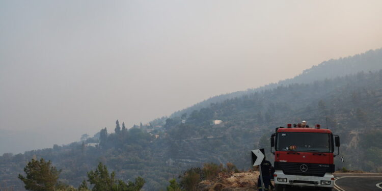 Φωτιά στην Λάρισα στο χωριό Χάλκη – Διακοπή κυκλοφορίας στα διόδια Μοσχοχωρίου