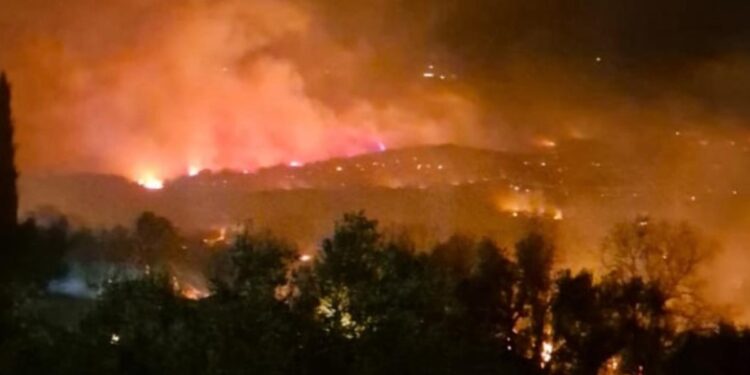 Τελευταία παράκληση στην πυρόπληκτη Σταμνά Αιτωλοακαρνανίας