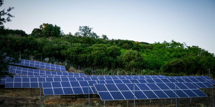 Μόλις 54 έργα σε τελικό στάδιο για το “Φωτοβολταϊκά στο Χωράφι”, σύμφωνα με τον ΔΕΔΔΗΕ