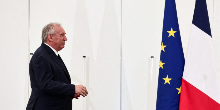 Γαλλία: Στον προθάλαμο της πτώσης η κυβέρνηση και στο βάθος ΔΝΤ