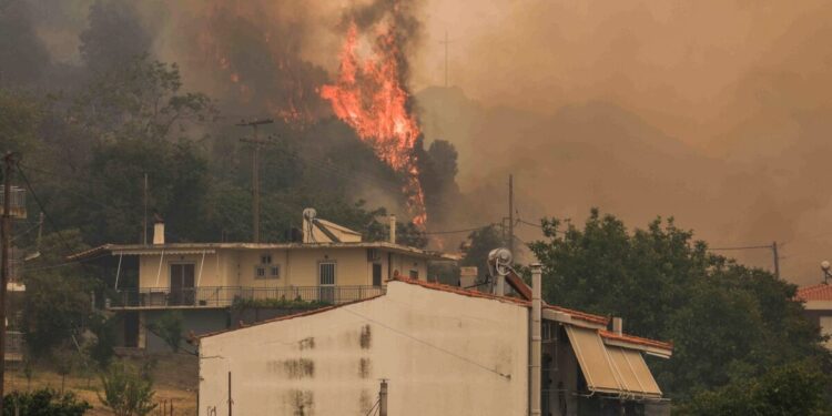 Πολύ υψηλός κίνδυνος για φωτιά την Κυριακή – «Πορτοκαλί» συναγερμός σε νότιο και βόρειο Αιγαίο