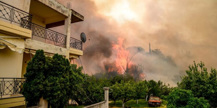 Πολύ υψηλός κίνδυνος για φωτιά το Σάββατο σε Αττική, Πελοπόννησο, Θεσσαλία και άλλες 7 περιφέρειες