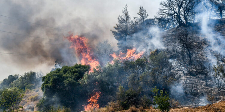 Πολύ υψηλός κίνδυνος για φωτιά τη Δευτέρα σε Κάρπαθο, Χίο, Σάμο, Ικαρία και Κρήτη