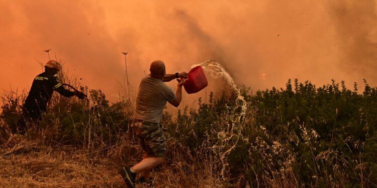 Φωτιά στα Ιωάννινα: Ήχησε το 112 για εκκένωση της περιοχής Πρωτόππαπα στη Ζίτσα