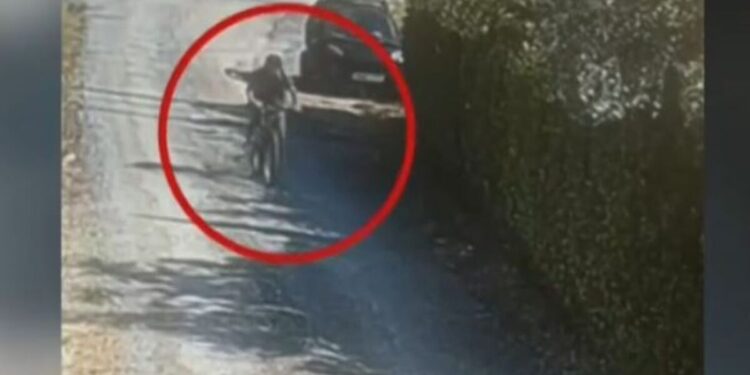 Κάντζα: Η στιγμή που 62χρονος απομακρύνεται από το σημείο της φωτιάς – Βίντεο ντοκουμέντο