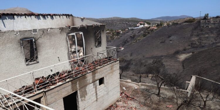 Φωτιά στην Κερατέα: Έως 6.000 ευρώ θα φτάσουν οι αποζημιώσεις των πυρόπληκτων – 600 ευρώ για τα πρώτα έξοδα