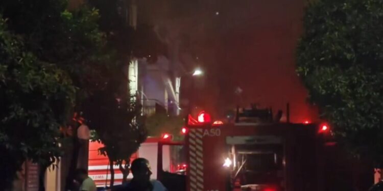 Φωτιά σε διαμέρισμα στο Κερατσίνι – Προκλήθηκαν καταστροφές